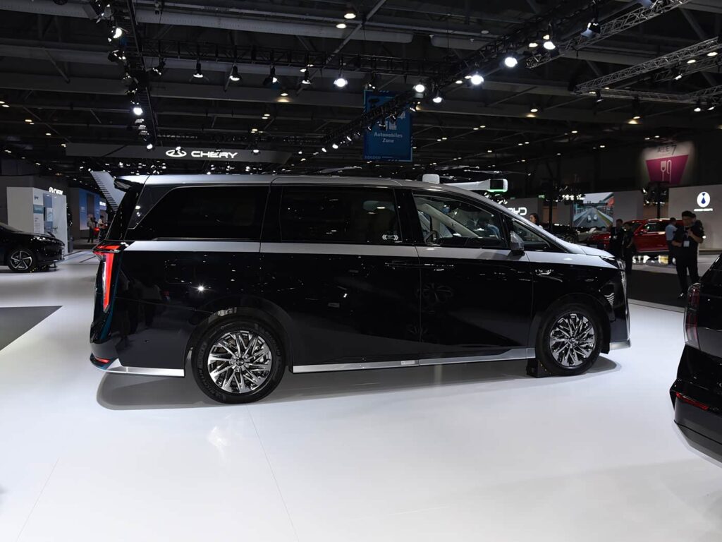 Luxury MPV